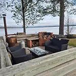 Casa de Férias Aurora Haven- Jaervenrantamoekki, Oma Sauna Ja Rauha Vanttauskoski